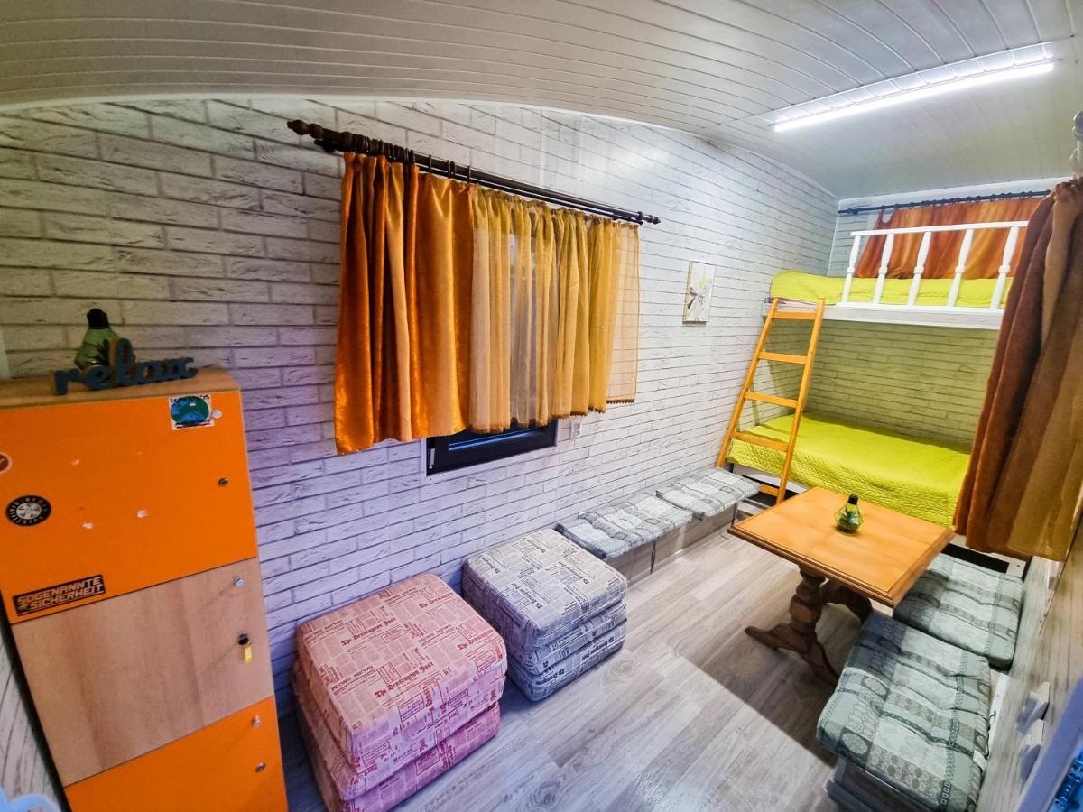 Tiny Houses In The Garden 큼홀룸그몰도베네스크 외부 사진