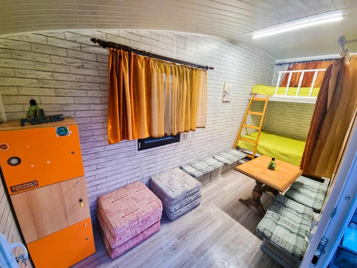 Tiny Houses In The Garden 큼홀룸그몰도베네스크 외부 사진